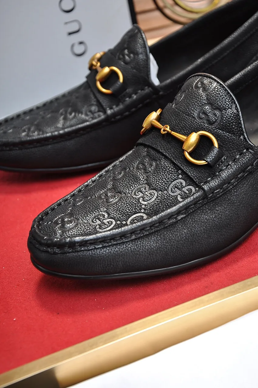 Men's shoes💰500💶Italy's top luxury men's shoe giant (GUCCI) (Gucci) (full cowhide lining) new arrival🍃Original European style🔰 Pleasant to the eye😍In order to make the shoes more durable and non-deformable🌀The production continues to follow traditional methods but there is still no lack of innovation💪Choose original sheepskin for the leather♻️ Smooth and natural And extra bright ⭐Made of imported cowhide, the first choice of rich people 38-45 (45 customized)